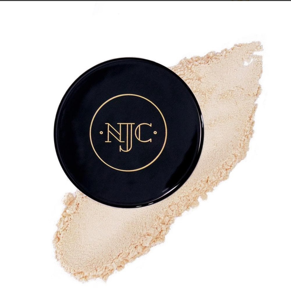 Nikkia Joy Cosmetics Velvet Finishing Powder - UNSCENTED - Picture 2 of 8